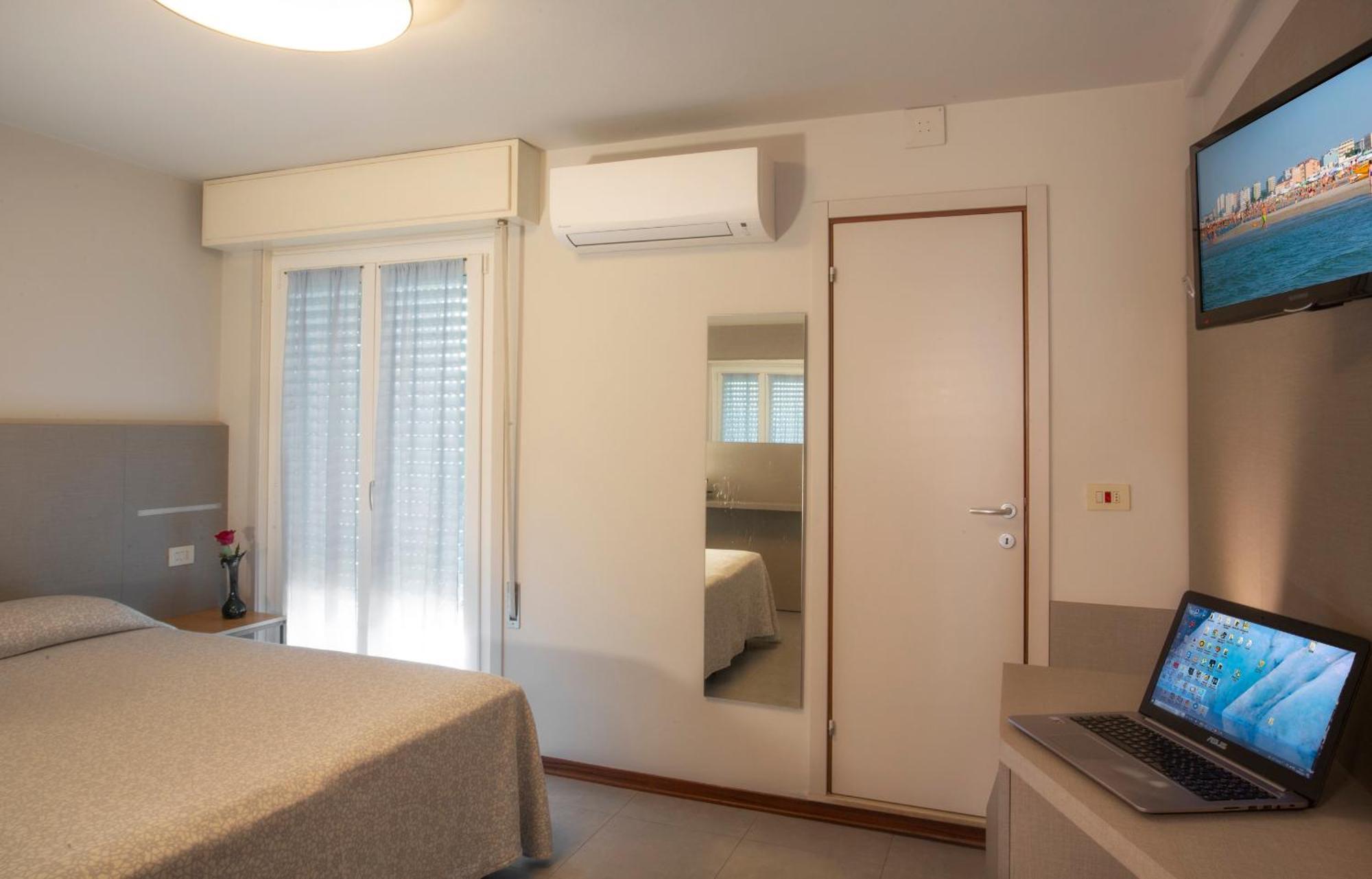 Hotel Norma Misano Adriatico Habitación foto